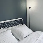 Elegant Downtown Studio By White Tower