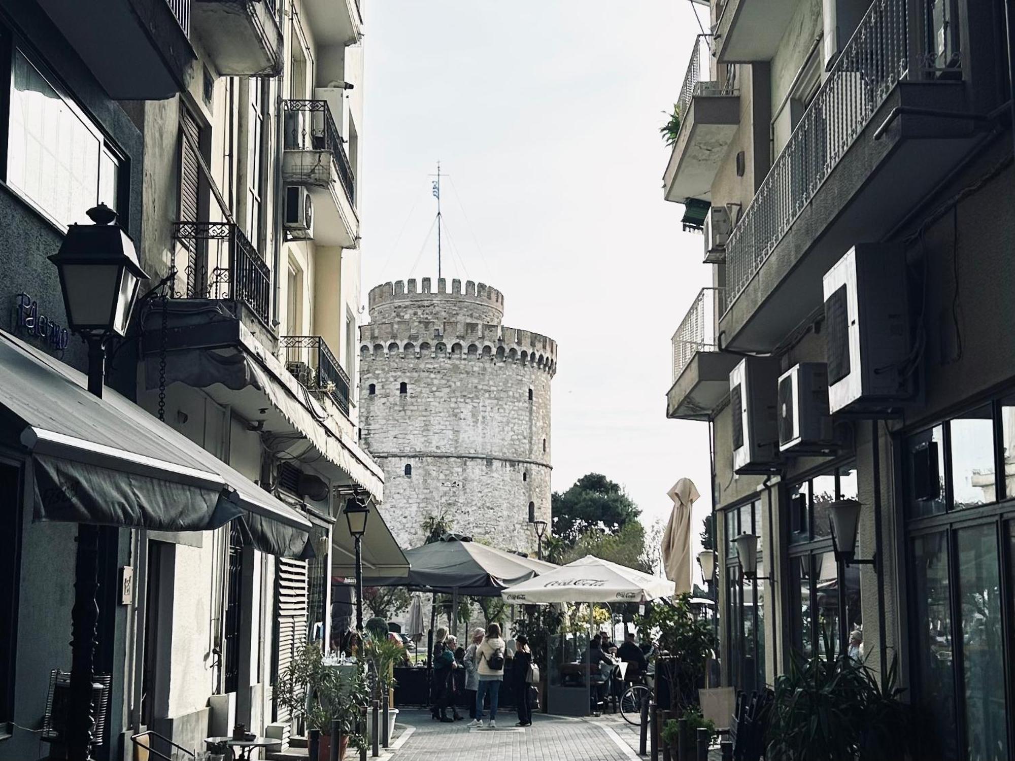 Elegant Downtown By White Tower